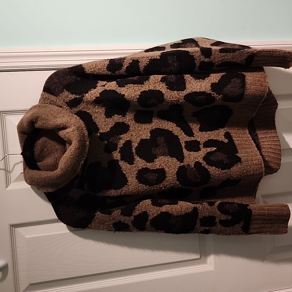 RD Designs leopard turtle neck sweater size L